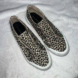 tommy bahama cheetah womens flat shoes sneaker size 6 1/2